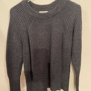 Woman’s universal threads gray sweater
